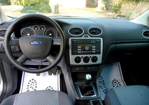 Ford Focus cena 7900 przebieg: 228000, rok produkcji 2005 z Września małe 742